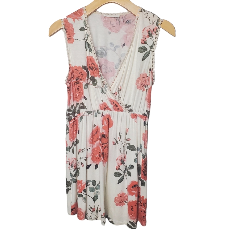 Reborn J | Floral Tank Top | V Neck Flowy Rose Lace Trim Pink White | S
